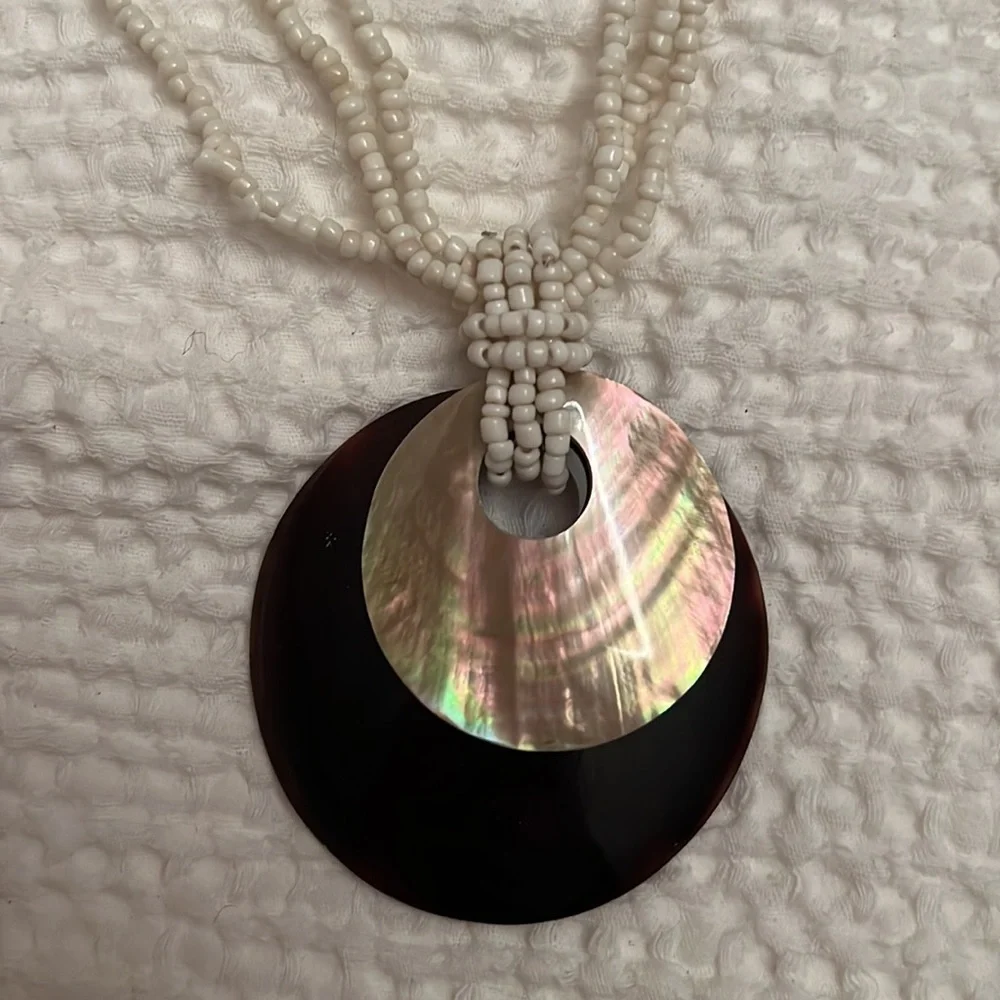 Shell necklace - Picture 2 of 3